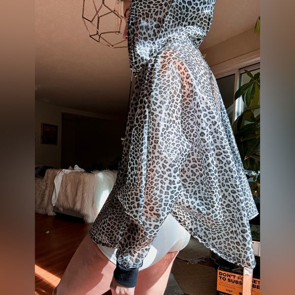 Clear Black Leopard Print Raincoat (S) NWOT - Picture 7 of 7